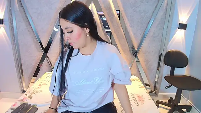 Annie9  online show from 10-10-25, 04:55