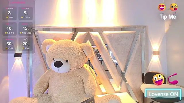 Annie9  online show from 10-31-25, 09:54