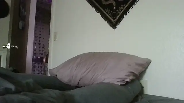 Snapshot of Prettypixie113 chatting on 10-22-25, 06:18 Prettypixie113 online show from 10-22-25, 06:18