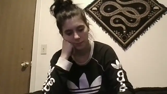 Snapshot of Prettypixie113 chatting on 10-28-25, 02:42 Prettypixie113 online show from 10-28-25, 02:42