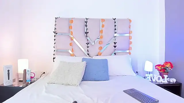 Thayler jones online show from 10-31-25, 11:22