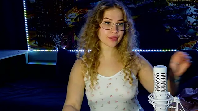 Snapshot of pusyavykusya chatting on 02-21-25, 12:17 pusyavykusya online show from 02-21-25, 12:17