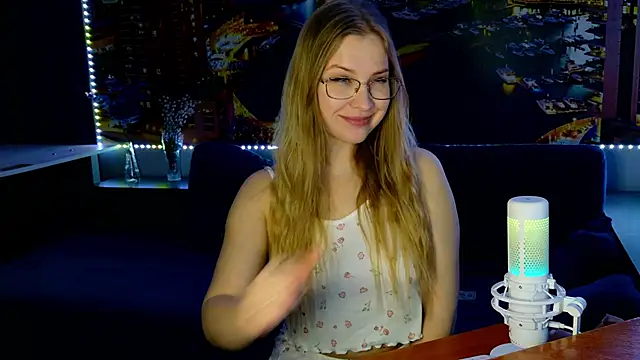 Snapshot of pusyavykusya chatting on 03-10-25, 10:45 pusyavykusya online show from 03-10-25, 10:45