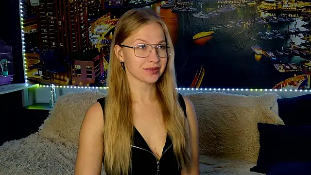 Snapshot of pusyavykusya chatting on 10-17-25, 10:29 pusyavykusya online show from 10-17-25, 10:29