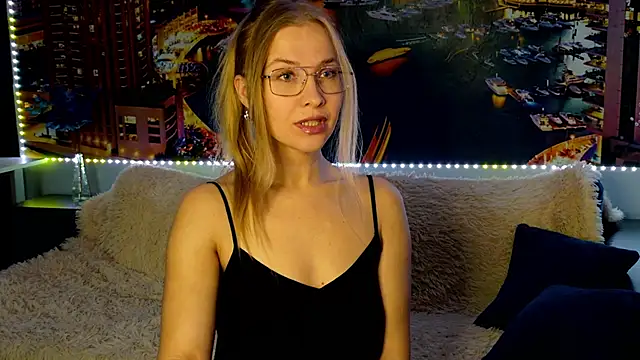 Snapshot of pusyavykusya chatting on 11-12-25, 11:21 pusyavykusya online show from 11-12-25, 11:21