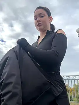 KikiWatson online show from 10-25-25, 07:05