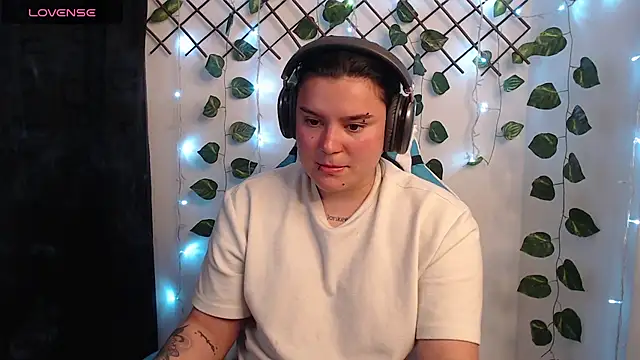 Snapshot of Nika_1_ chatting on 05-11-26, 12:38 Nika 1 online show from 05-11-26, 12:38