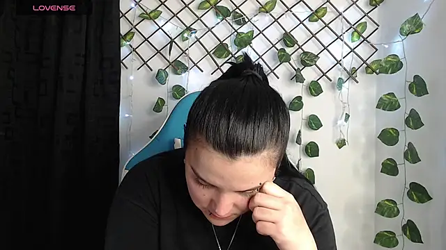 Snapshot of Nika_1_ chatting on 05-22-26, 01:57 Nika 1 online show from 05-22-26, 01:57