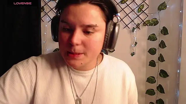 Snapshot of Nika_1_ chatting on 06-08-26, 01:28 Nika 1 online show from 06-08-26, 01:28