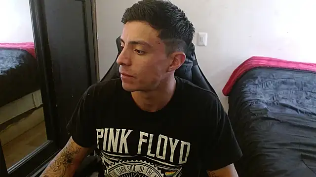 Snapshot of kv___xxx_ chatting on 09-19-25, 08:20 kv   xxx  online show from 09-19-25, 08:20