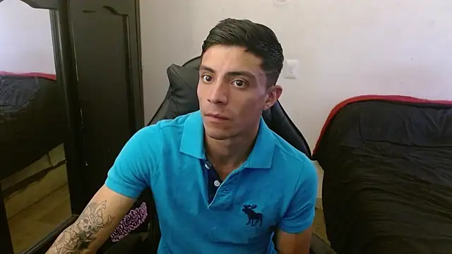 Snapshot of kv___xxx_ chatting on 09-23-25, 01:47 kv   xxx  online show from 09-23-25, 01:47