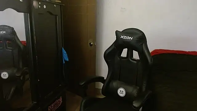 Snapshot of kv___xxx_ chatting on 09-24-25, 10:35 kv   xxx  online show from 09-24-25, 10:35