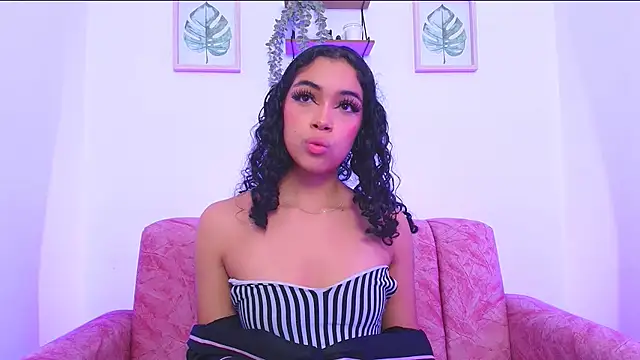 Snapshot of Sara_Jhonson chatting on 12-21-24, 03:03 Sara Jhonson online show from 12-21-24, 03:03