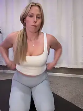 Snapshot of MmadiMonroe chatting on 02-02-26, 03:38 MmadiMonroe online show from 02-02-26, 03:38