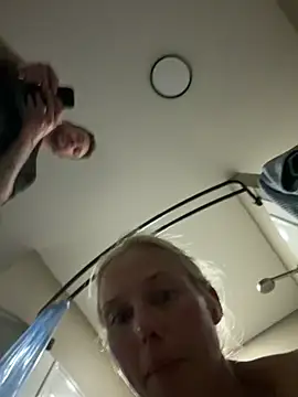 Snapshot of MmadiMonroe chatting on 03-17-26, 06:17 MmadiMonroe online show from 03-17-26, 06:17