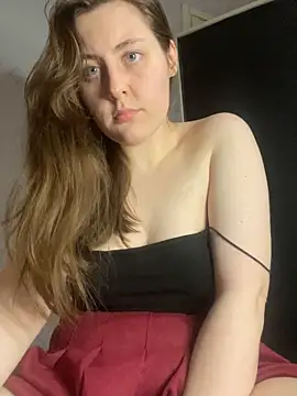 Snapshot of Topvi_ chatting on 02-18-25, 12:17 Topvi  online show from 02-18-25, 12:17