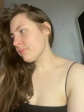 Snapshot of Topvi_ chatting on 02-21-25, 07:43 Topvi  online show from 02-21-25, 07:43