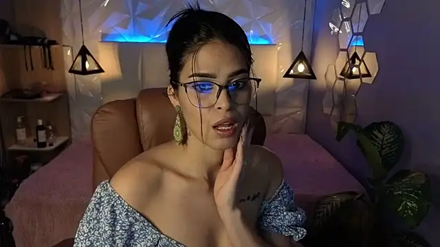 Snapshot of AlessiaVal_ chatting on 11-21-25, 02:27 AlessiaVal online show from 11-21-25, 02:27