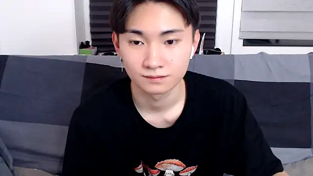 Snapshot of Miram_Yu chatting on 01-13-25, 08:48 Miram Yu online show from 01-13-25, 08:48