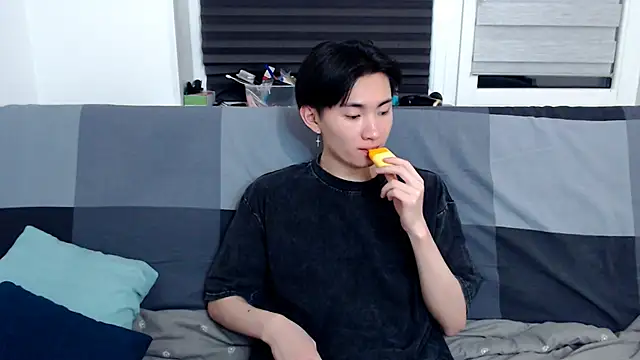 Snapshot of Miram_Yu chatting on 01-26-25, 09:51 Miram Yu online show from 01-26-25, 09:51