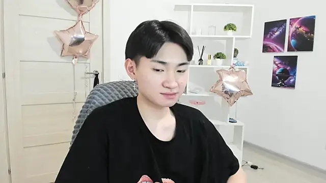 Snapshot of Miram_Yu chatting on 02-26-25, 04:36 Miram Yu online show from 02-26-25, 04:36