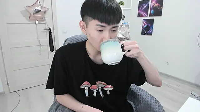 Snapshot of Miram_Yu chatting on 03-22-25, 10:59 Miram Yu online show from 03-22-25, 10:59