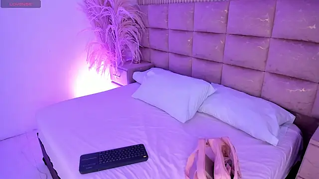 HannaRhodes online show from 05-30-26, 01:41