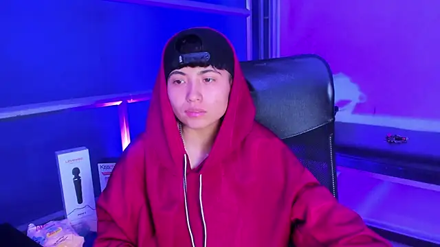 Snapshot of Im_Mathias chatting on 12-19-25, 04:41 Im Mathias online show from 12-19-25, 04:41