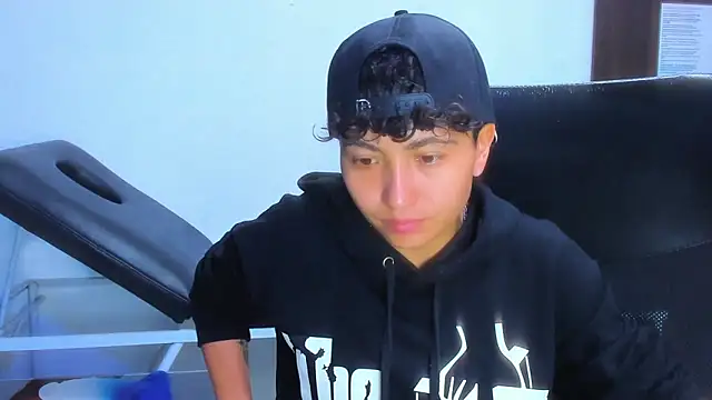 Snapshot of Im_Mathias chatting on 02-11-26, 03:33 Im Mathias online show from 02-11-26, 03:33