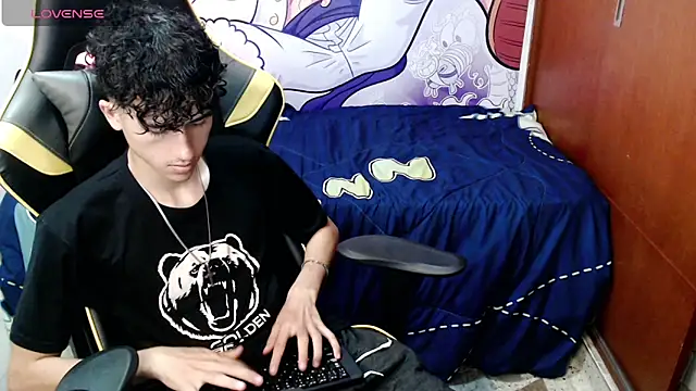 Snapshot of johnny_cagee chatting on 12-13-24, 07:15 johnny cagee online show from 12-13-24, 07:15