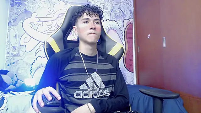 Snapshot of johnny_cagee chatting on 12-14-24, 04:56 johnny cagee online show from 12-14-24, 04:56