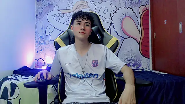 Snapshot of johnny_cagee chatting on 12-15-24, 04:40 johnny cagee online show from 12-15-24, 04:40