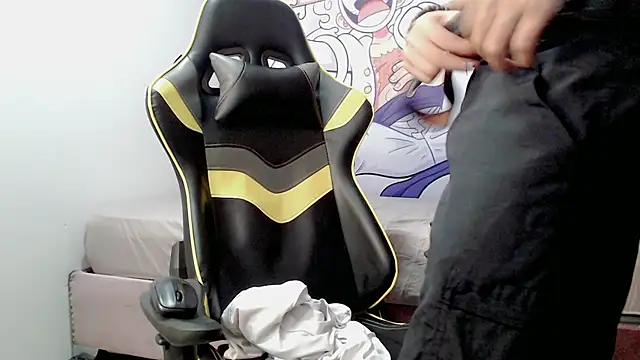 Snapshot of johnny_cagee chatting on 12-21-24, 10:28 johnny cagee online show from 12-21-24, 10:28