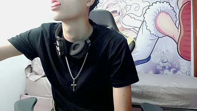 Snapshot of johnny_cagee chatting on 12-22-24, 03:44 johnny cagee online show from 12-22-24, 03:44