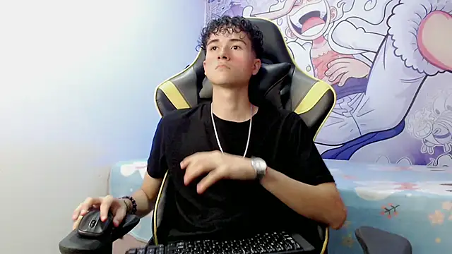 Snapshot of johnny_cagee chatting on 12-27-24, 04:15 johnny cagee online show from 12-27-24, 04:15