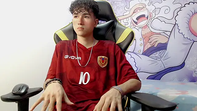 Snapshot of johnny_cagee chatting on 12-29-24, 04:16 johnny cagee online show from 12-29-24, 04:16