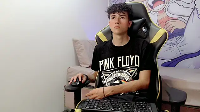 Snapshot of johnny_cagee chatting on 01-05-25, 06:46 johnny cagee online show from 01-05-25, 06:46