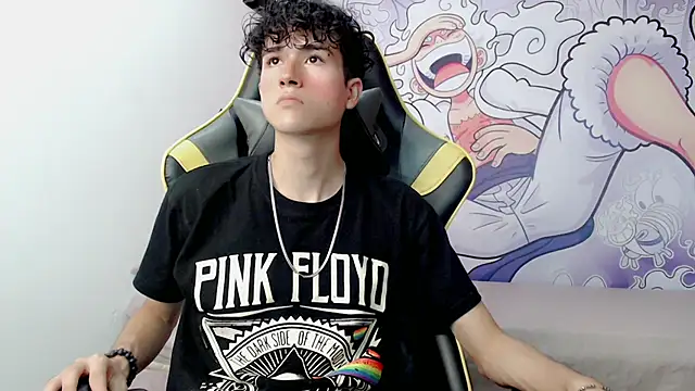 Snapshot of johnny_cagee chatting on 01-16-25, 03:34 johnny cagee online show from 01-16-25, 03:34