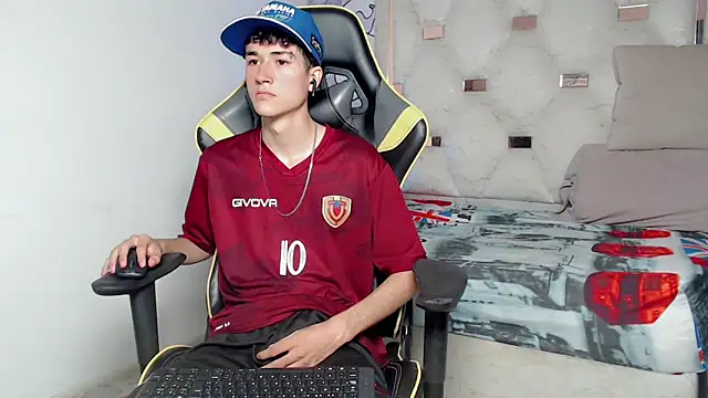 Snapshot of johnny_cagee chatting on 09-10-25, 07:30 johnny cagee online show from 09-10-25, 07:30