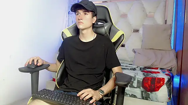 Snapshot of johnny_cagee chatting on 09-28-25, 04:07 johnny cagee online show from 09-28-25, 04:07