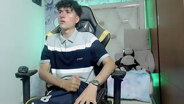 Snapshot of johnny_cagee chatting on 10-24-25, 05:04 johnny cagee online show from 10-24-25, 05:04