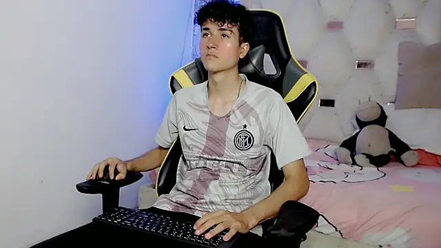 Snapshot of johnny_cagee chatting on 11-28-25, 06:38 johnny cagee online show from 11-28-25, 06:38