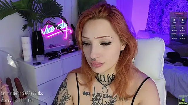 Snapshot of violetviolator chatting on 09-17-25, 04:36 violetviolator online show from 09-17-25, 04:36