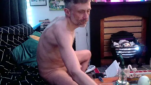 Snapshot of unclestefansdick chatting on 02-21-25, 04:29 unclestefansdick online show from 02-21-25, 04:29