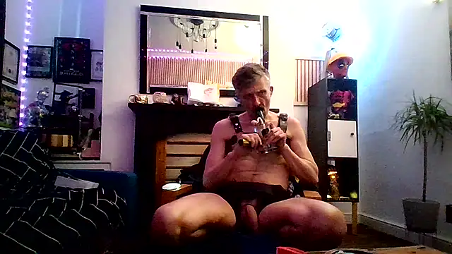 Snapshot of unclestefansdick chatting on 03-14-25, 01:35 unclestefansdick online show from 03-14-25, 01:35