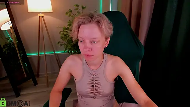 Snapshot of Michelle_Blond chatting on 07-31-26, 08:14 Michelle Blond online show from 07-31-26, 08:14