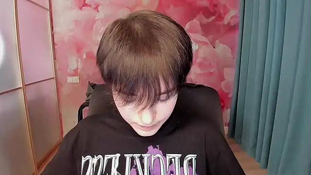 EmiliaYours online show from 12-22-24, 09:33