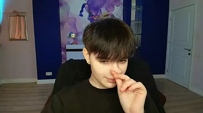 EmiliaYours online show from 12-23-24, 12:30