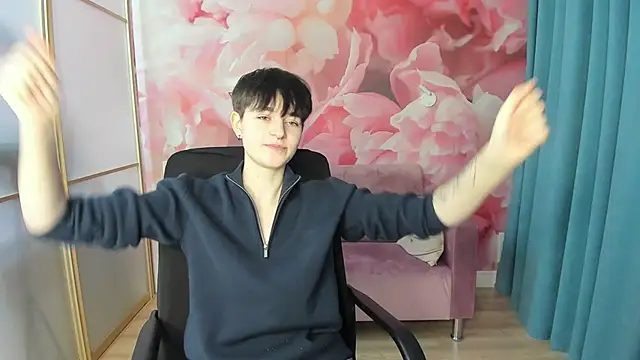 EmiliaYours online show from 01-04-25, 03:39