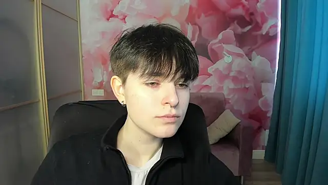 EmiliaYours online show from 01-05-25, 01:04